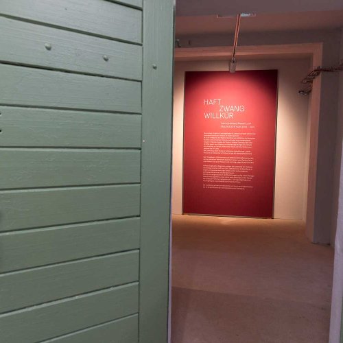 Eingang zur Ausstellung 